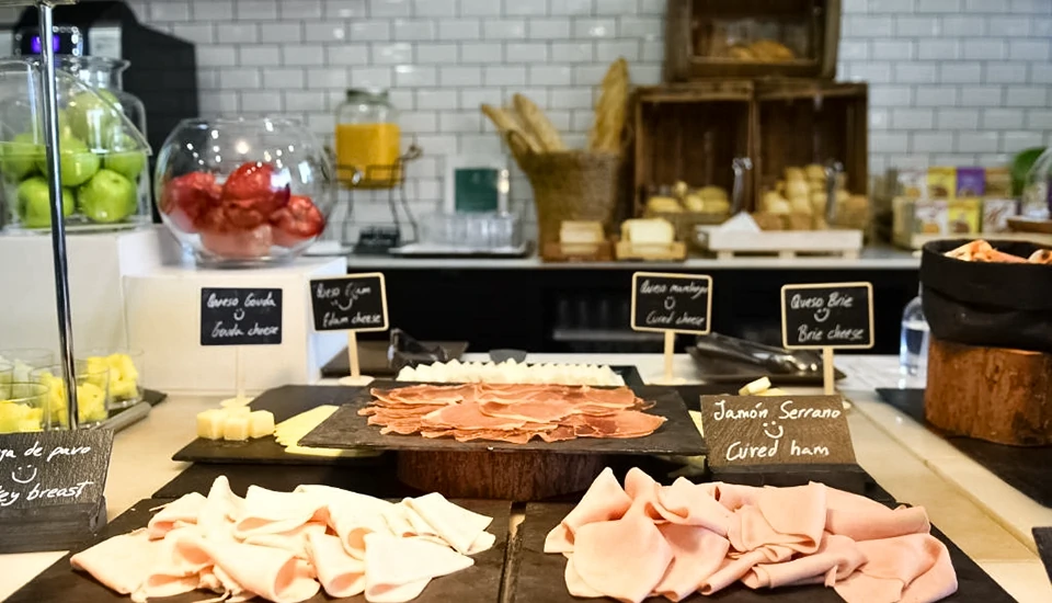 هتل هالیدی این تفلیس